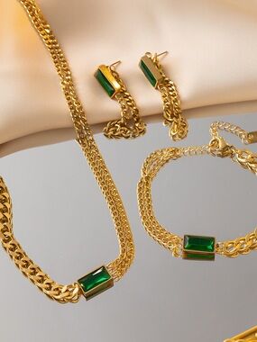Gold-Plated Chain Jewelry Set with Emerald Green Stone